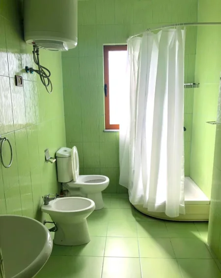 Tirane, jepet me qera apartament 2+1+Aneks+Ballkon Kati 3, 120 m² 400 € (Jordan Misja)