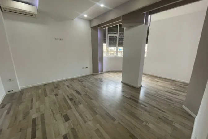 Tirane, jepet me qera zyre Kati 4, 110 m² 1.470 € (Sheshi Willson)