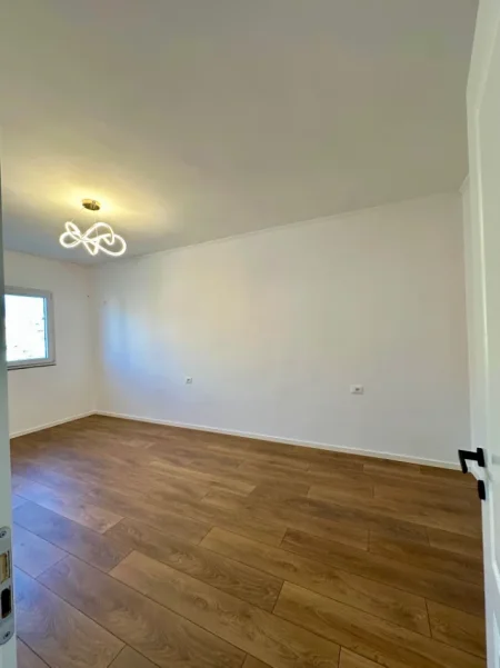 Tirane, shitet apartament 2+1+Aneks+Ballkon Kati 4, 75 m² 193.000 € (Haxhi Hysen Dalliu Afer ish St, Trenit)