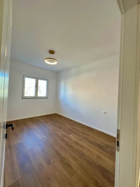 Tirane, shitet apartament 2+1+Aneks+Ballkon Kati 4, 75 m² 193.000 € (Haxhi Hysen Dalliu Afer ish St, Trenit)