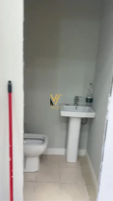 Tirane, shitet dyqan Kati 0, 24 m² 165.000 € (RRUGA E BARRIKADAVE)