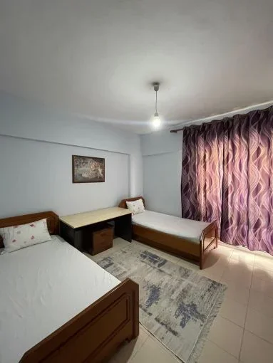 Tirane, jepet me qera apartament 2+1+Aneks+Ballkon Kati 5, 96 m² 700 € (komuna e parisit)