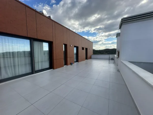Tirane, shitet apartament+verande | Penthouse 2+1+Aneks+Ballkon Kati 9, 136 m² 350.000 € (Rruga Sokrat Miho)