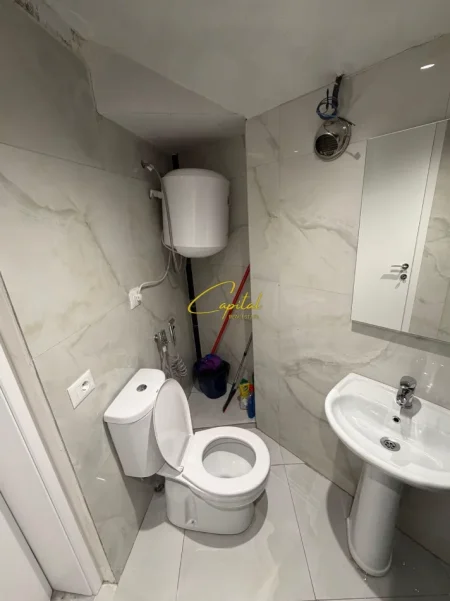 Tirane, jepet me qera apartament 1+1 Kati 1, 65 m² 500 € (MATERNITETI I RI)