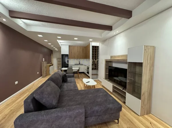 Tirane, shitet apartament 1+1 Kati 3, 80 m² 185.000 € (kopshti botanik)
