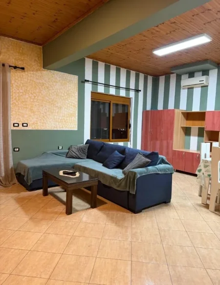 Tirane, jepet me qera apartament 1+1+Aneks+Ballkon Kati 3, 60 m² 380 € (kashar)