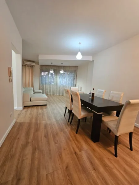 Tirane, shitet apartament 2+1+Ballkon Kati 3, 97 m² 234.000 € (Rruga Mine Peza)