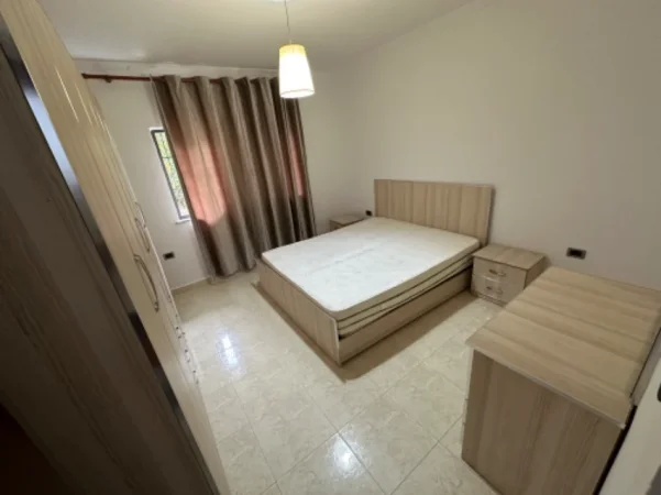 Tirane, jepet me qera apartament 1+1 Kati 2, 70 m² 400 € (Materniteti i Ri ne Brryl)
