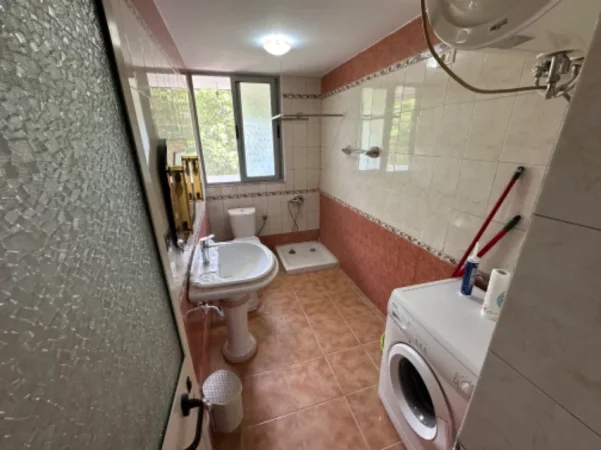 Tirane, jepet me qera apartament 1+1 Kati 2, 70 m² 400 € (Materniteti i Ri ne Brryl)