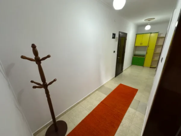 Tirane, jepet me qera apartament 1+1 Kati 2, 70 m² 400 € (Materniteti i Ri ne Brryl)
