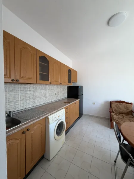 Tirane, jepet me qera apartament 1+1 Kati 5, 80 m² 450 € (Rruga e Elbasanit, Ambasada Amerikane)