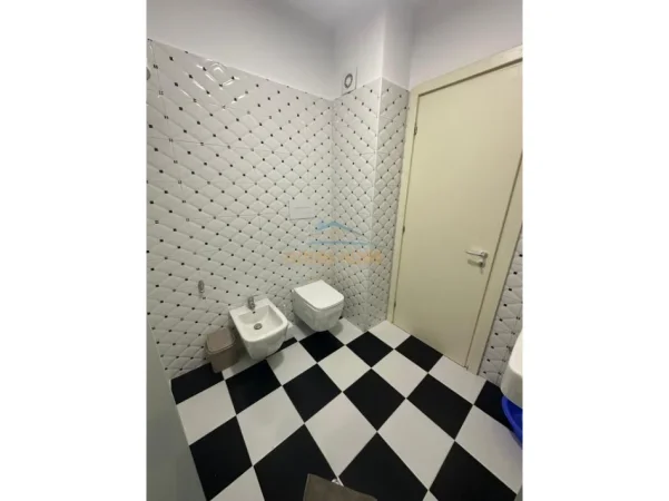 Tirane, jepet me qera apartament 1+1+Ballkon Kati 2, 74 m² 650 € (Kompleksi Vind)