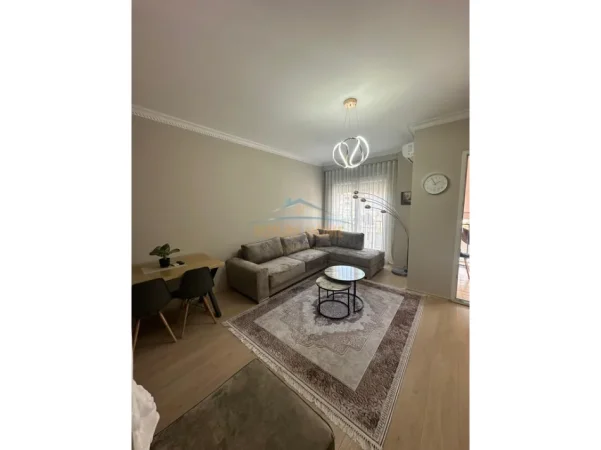 Tirane, jepet me qera apartament 1+1+Ballkon Kati 2, 74 m² 650 € (Kompleksi Vind)