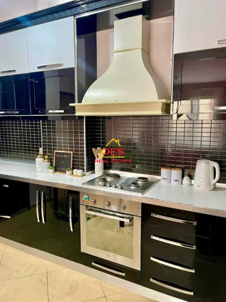 Vlore, shitet apartament 1+1+Ballkon Kati 7, 74 m² 129.000 € (Rruga Gjergj Arianiti)