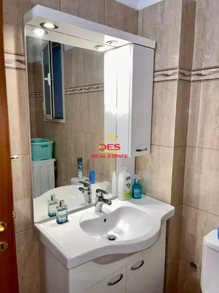 Vlore, shitet apartament 1+1+Ballkon Kati 7, 74 m² 129.000 € (Rruga Gjergj Arianiti)