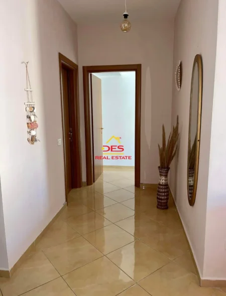 Vlore, shitet apartament 1+1+Ballkon Kati 7, 74 m² 129.000 € (Rruga Gjergj Arianiti)
