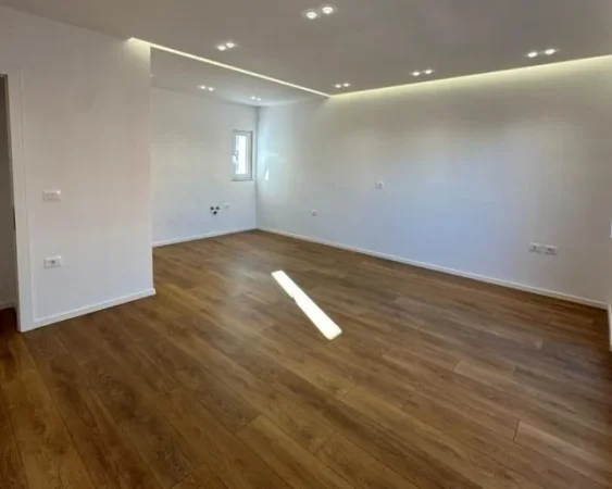 Tirane, shitet apartament 2+1 Kati 4, 75 m² 193.000 € (ish stacioni i trenit)