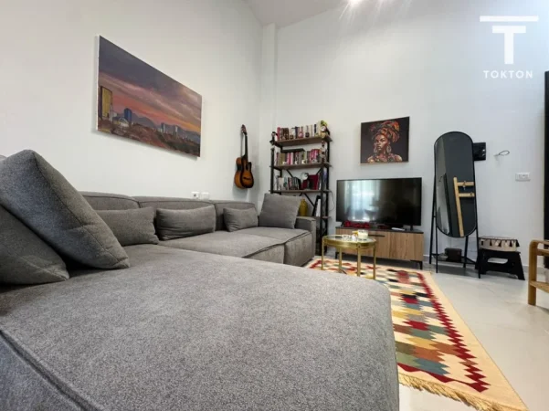 Tirane, shitet apartament 1+1 Kati 1, 64 m²
