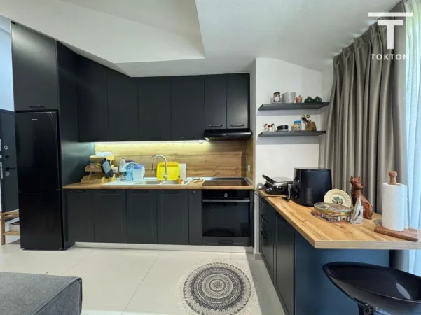 Tirane, shitet apartament 1+1 Kati 1, 64 m²