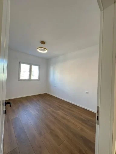 Tirane, shitet apartament 2+1 Kati 4, 75 m² 193.000 € (Qender , sheshi skenderbej)