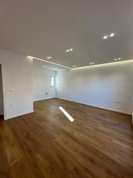 Tirane, shitet apartament 2+1 Kati 4, 75 m² 193.000 € (Prane Bulevardit Zogu I)
