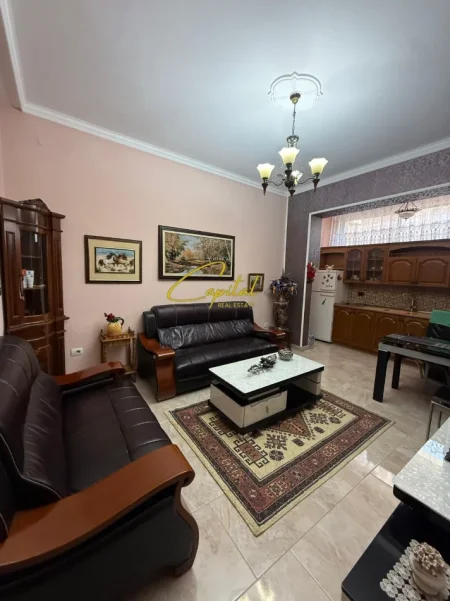 Tirane, jepet me qera apartament 2+1 Kati 2, 70 m² 700 € (VASIL SHANTO)