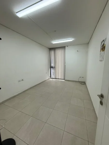 Tirane, jepet me qera apartament 1+1 Kati 5, 60 m² 400 € (Fabrika e Miellit)