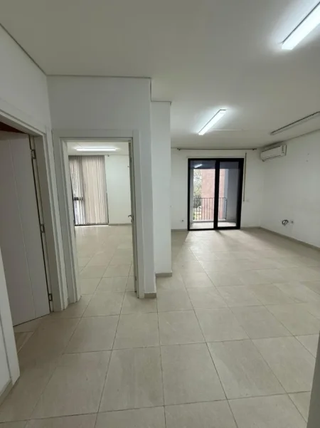 Tirane, jepet me qera apartament 1+1 Kati 5, 60 m² 400 € (Fabrika e Miellit)