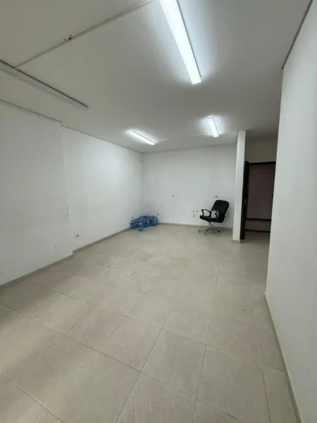 Tirane, jepet me qera apartament 1+1 Kati 5, 60 m² 400 € (Fabrika e Miellit)