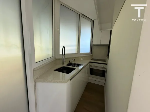 Tirane, jepet me qera apartament+verande | Penthouse 2+1+Ballkon Kati 2, 60 m² 750 € (rruga e Dafinave)