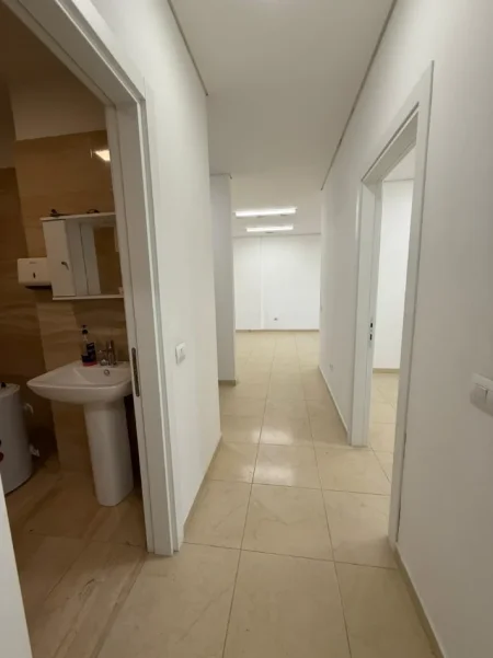 Tirane, jepet me qera apartament 2+1 Kati 7, 110 m² 500 € (Fabrika e Miellit)