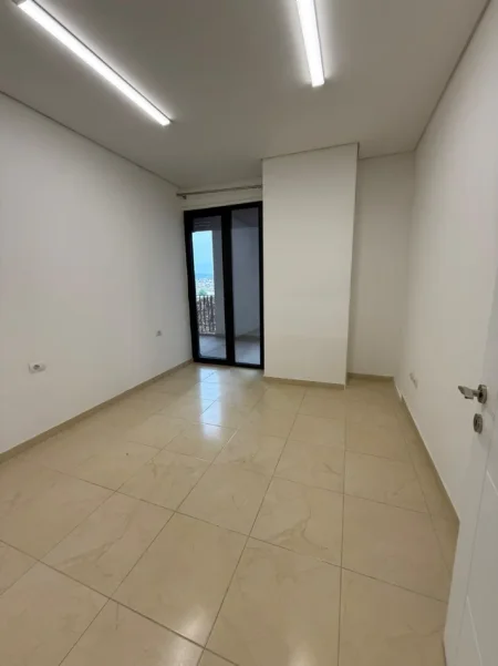 Tirane, jepet me qera apartament 2+1 Kati 7, 110 m² 500 € (Fabrika e Miellit)