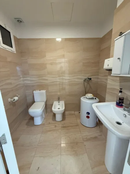 Tirane, jepet me qera apartament 2+1 Kati 7, 110 m² 500 € (Fabrika e Miellit)