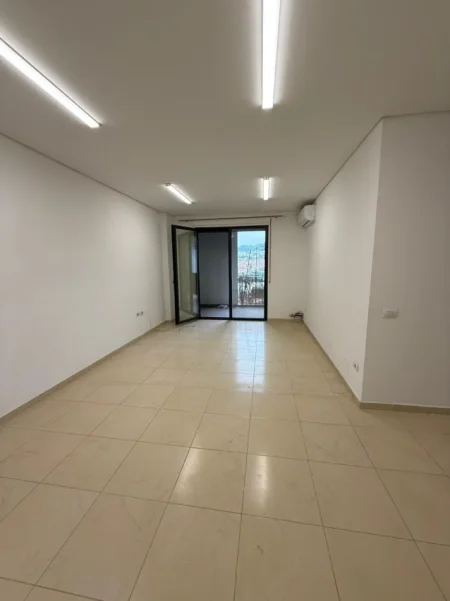 Tirane, jepet me qera apartament 2+1 Kati 7, 110 m² 500 € (Fabrika e Miellit)
