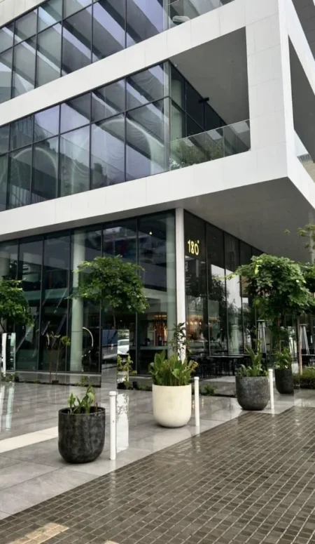 Tirane, shitet zyre , 3.000 m² 2.500.000 € (TR DR)