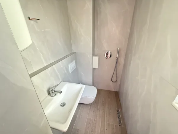 Tirane, jepet me qera zyre Kati 2, 118 m² 1.500 € (Rruga Sulejman Delvina)