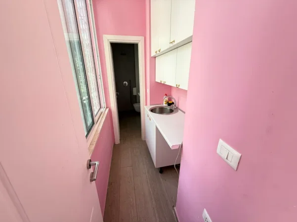 Tirane, jepet me qera zyre Kati 2, 118 m² 1.500 € (Rruga Sulejman Delvina)