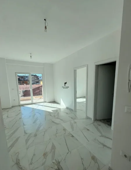 Tirane, jepet me qera zyre Kati 1, 70 m² 500 € (LAPRAKE)