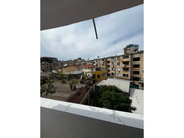 Tirane, jepet me qera apartament 2+1+Ballkon Kati 4, 77 m² (Ali demi)  700/muaj