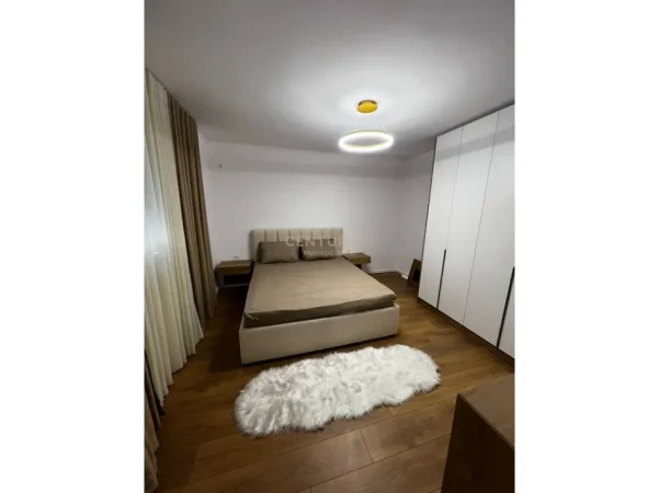Tirane, jepet me qera apartament 2+1+Ballkon Kati 4, 77 m² (Ali demi)  700/muaj