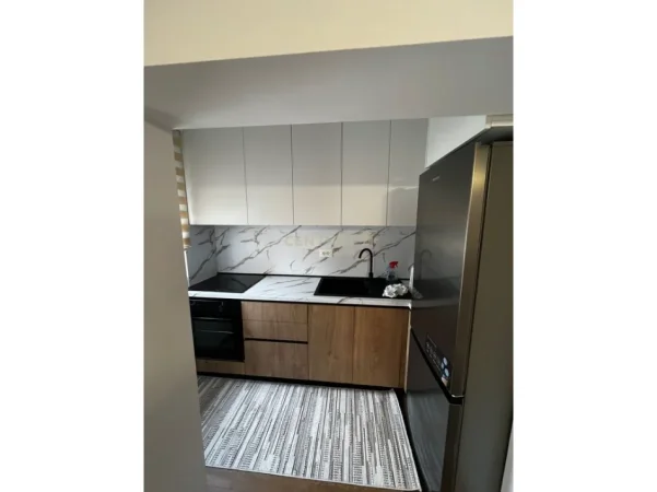 Tirane, jepet me qera apartament 2+1+Ballkon Kati 4, 77 m² (Ali demi)  700/muaj