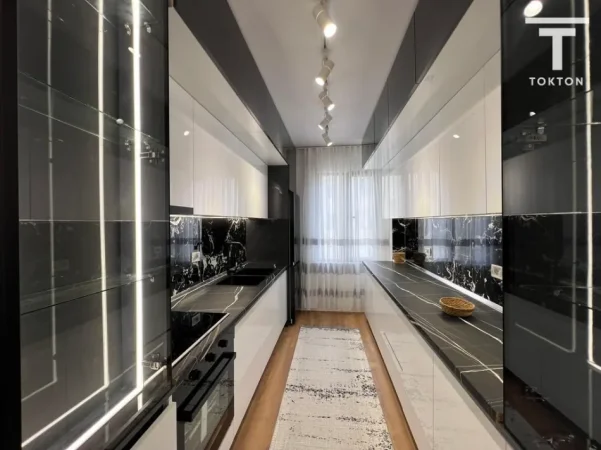 Tirane, shitet apartament 2+1+Ballkon Kati 7, 116 m² 265.000 € (bulevardi Bajram Curri)