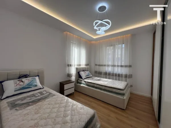 Tirane, shitet apartament 2+1+Ballkon Kati 7, 116 m² 265.000 € (bulevardi Bajram Curri)