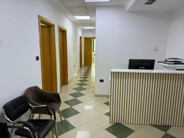 Tirane, jepet me qera zyre Kati 6, 111 m² 3.160 € (Bulevardi Deshmoret e Kombit)