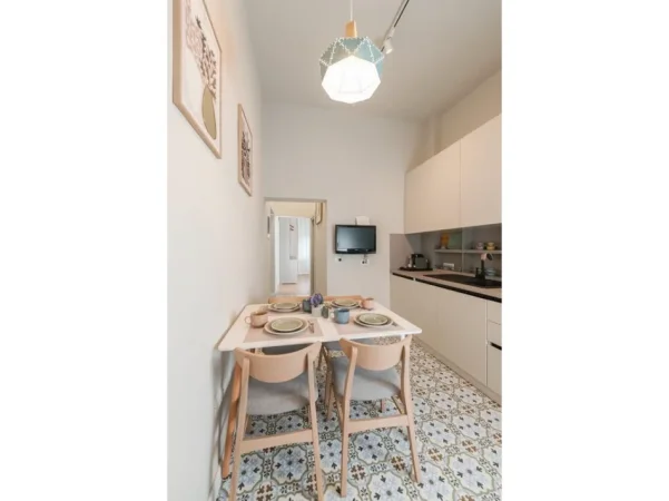 Tirane, jepet me qera apartament 2+1 Kati 3, 50 m² 1.300 € (Shallvare)