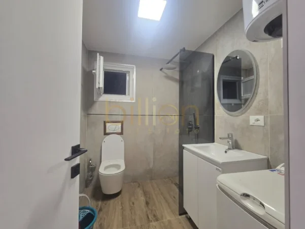 Tirane, jepet me qera per zyra , 80 m² 800 € (Brryli)