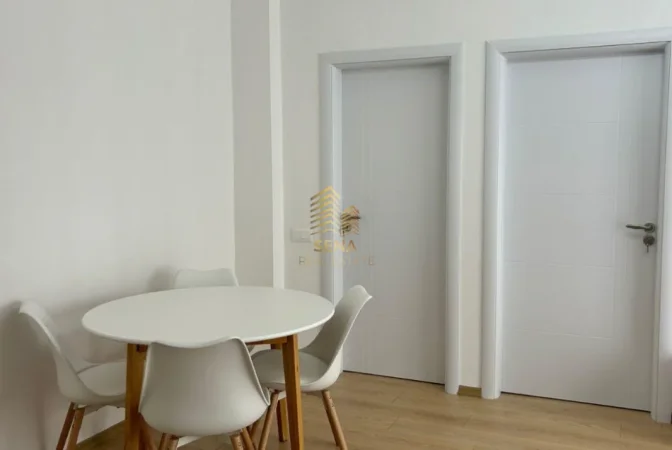 Tirane, jepet me qera apartament 1+1+Ballkon Kati 3, 60 m² 450 € (Ali Demi)