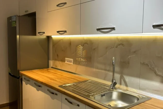 Tirane, jepet me qera apartament 1+1+Ballkon Kati 3, 60 m² 450 € (Ali Demi)