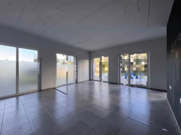 Tirane, jepet me qera dyqan Kati 0, 94 m² 630 € (Rruga Pasho Hysa)