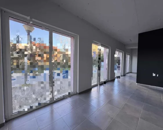 Tirane, jepet me qera dyqan Kati 0, 94 m² 630 € (Rruga Pasho Hysa)